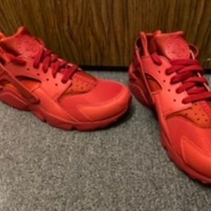 Nike Air Red Huaraches, Mens, SiZE 9.5